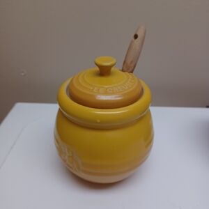 LE CREUSET HONEY POT